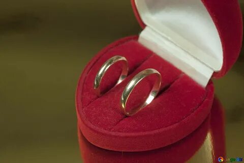 Зачем колечко обручальное дарил словами нежными