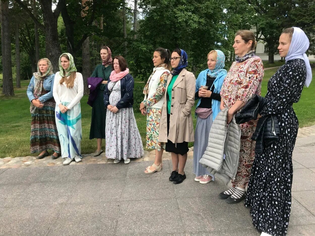 Одежда паломника. Удобная одежда для паломников. платье для паломников. женщины в паломничество одежда.