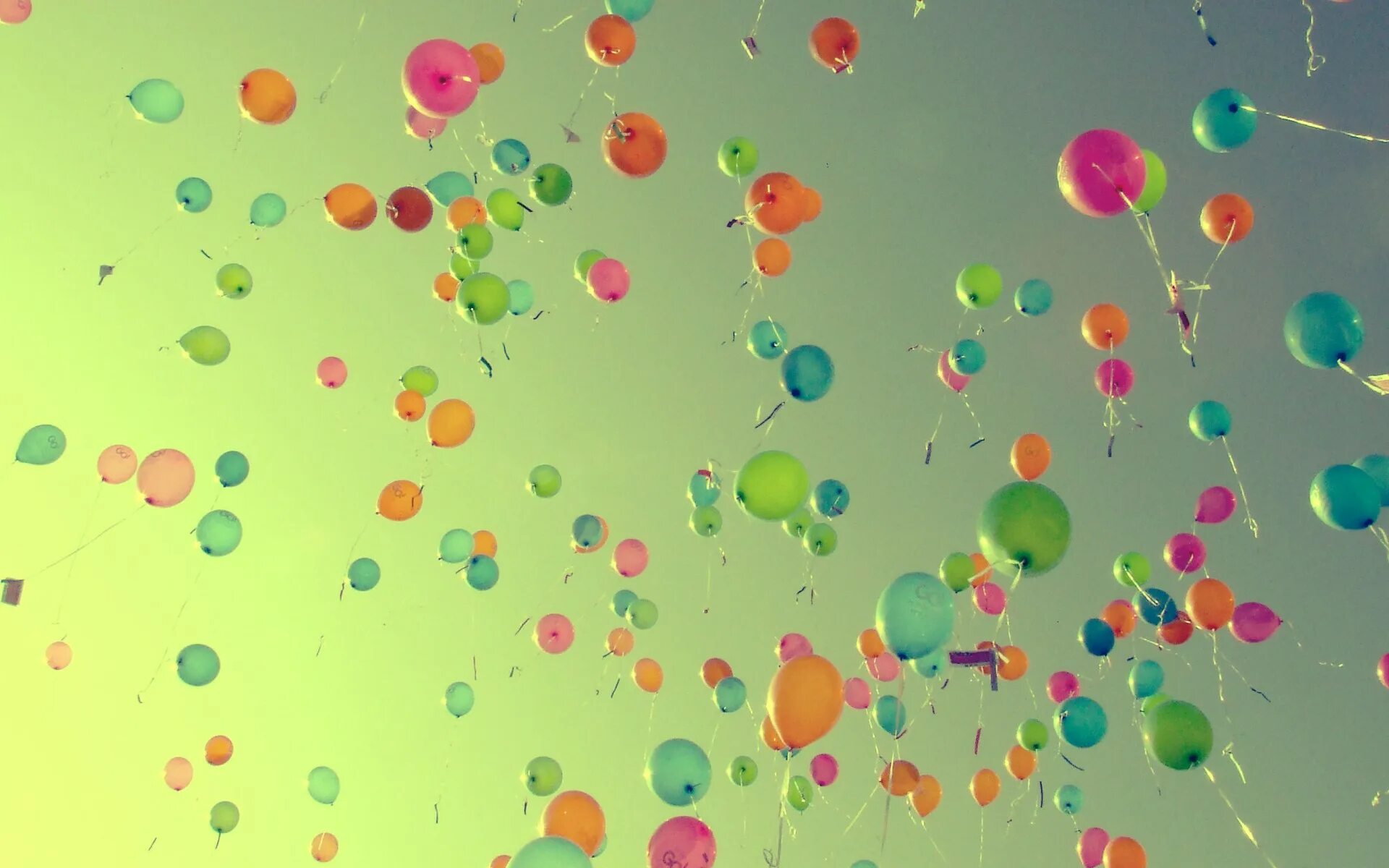 Много праздников в 1 день. Фон с воздушными шарами. Воздушные шарики обои. Фон праздник. Шарики воздушные картинки.