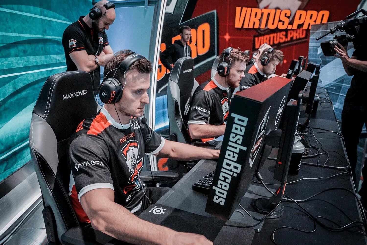 Киберспорт Virtus Pro. Команда Virtus Pro CS go. Киберспортсмены Виртус про. Игроки Виртус про КС го. Команда virtus pro