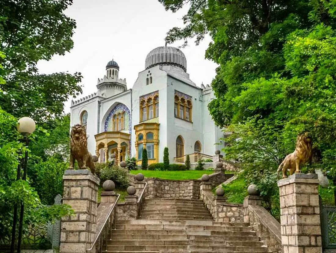 Железноводск название. Курортный парк Железноводск дворец Эмира Бухарского. Железноводск дворец Эмира Бухарского лестница. Дворец Эмира Бухарского Железноводск лето. Дворец Эмира Бухарского Железноводск экскурсии.