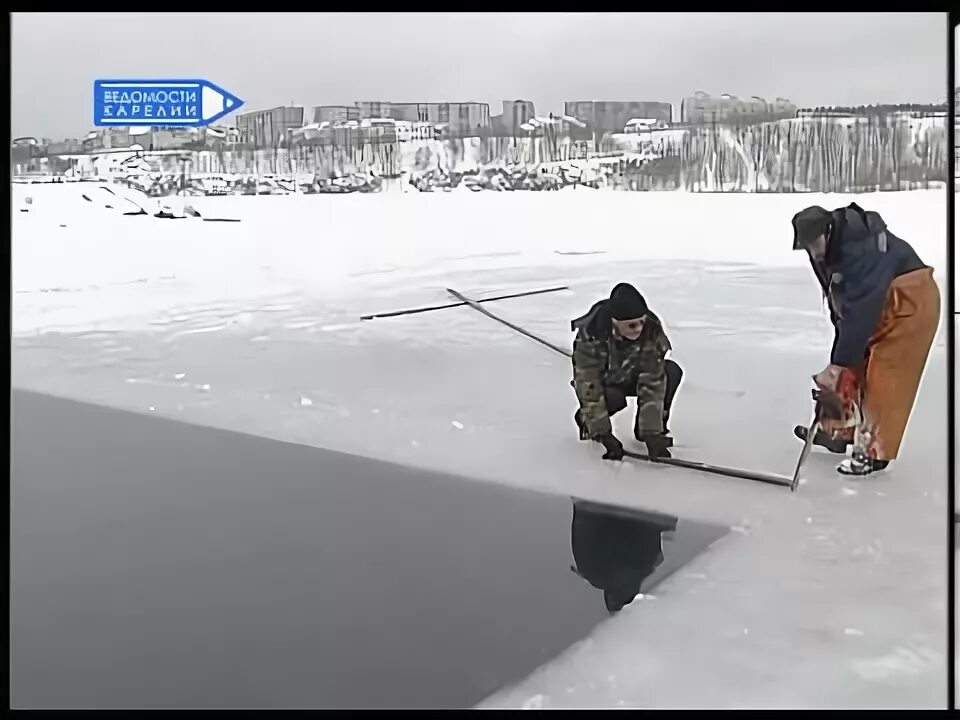 Режут лед