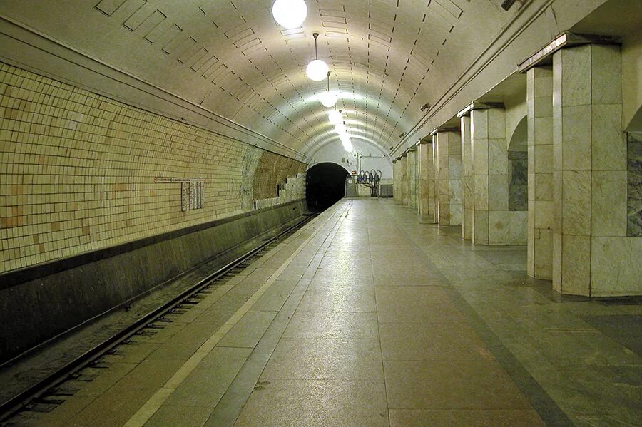 Станция охотный ряд. Тайные места москвы. Библиотека ивана грозного катакомбы. Подземелье гатчинского дворца. Некрополь введенского кладбища москвы.