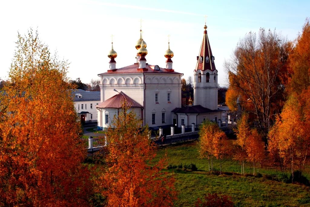 Городецкий Феодоровский монастырь. Монастырь в Городце Нижегородской области. Феодоровский мужской монастырь в Городце. Федоровский монастырь Нижний Новгород. Осень сайт великого новгорода