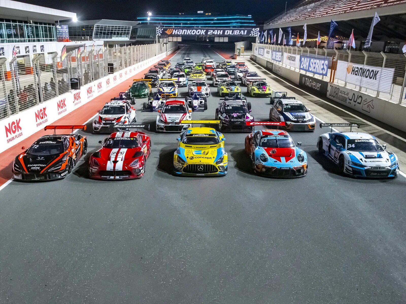Hankook 24h dubai. Hankook 24h series 2018 dubai. Hankook 24h dubai. Автодром дубай. Hankook 24h dubai.