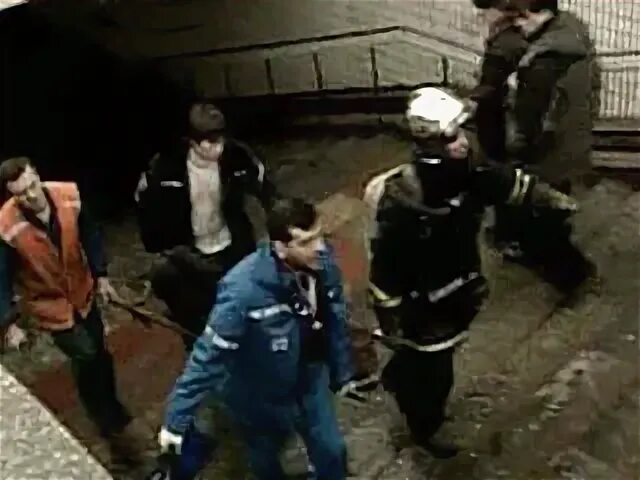 Что творится в москве теракт. Теракт Автозаводская 2004. Взрыв в Московском метрополитене 2004. Автозаводская Павелецкая теракт. Взрыв в Московском метро 6 февраля 2004.