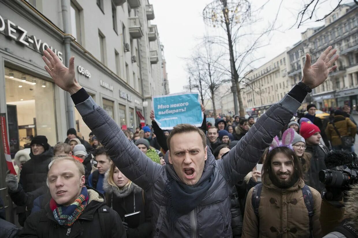 Представитель оппозиции. Алексей Навальный митинг. Удальцов зигует. Свободу Навальному 2021. Политические активисты.