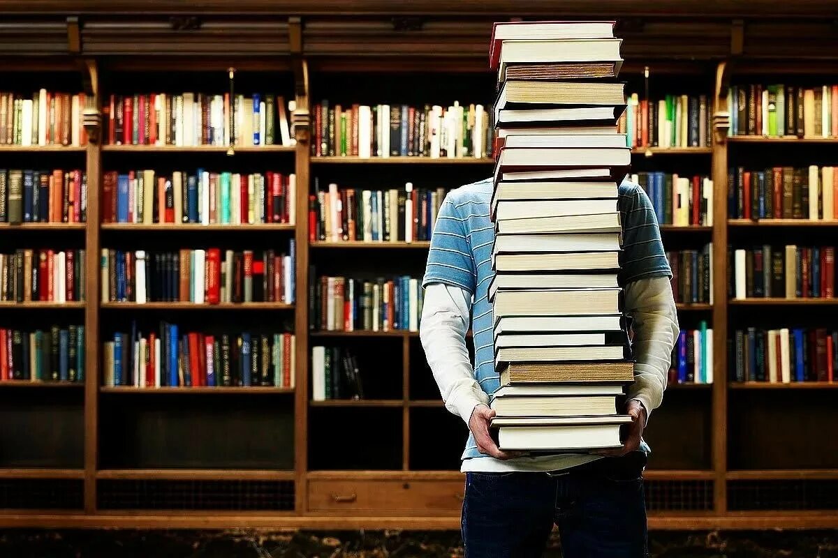 Библиотека студента. Сдача книг в библиотеку. Сдать книги в библиотеку. Сдай книги в библиотеку. Человек возвращает книгу.