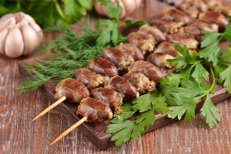 Куриные сердечки соевый соус шашлык. Куриные сердечки шашлык. шашлык из куриных сердечек. шашлычки из куриных сердечек. куриные сердца на мангале.