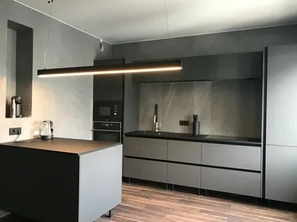 Кухни с черным профилем