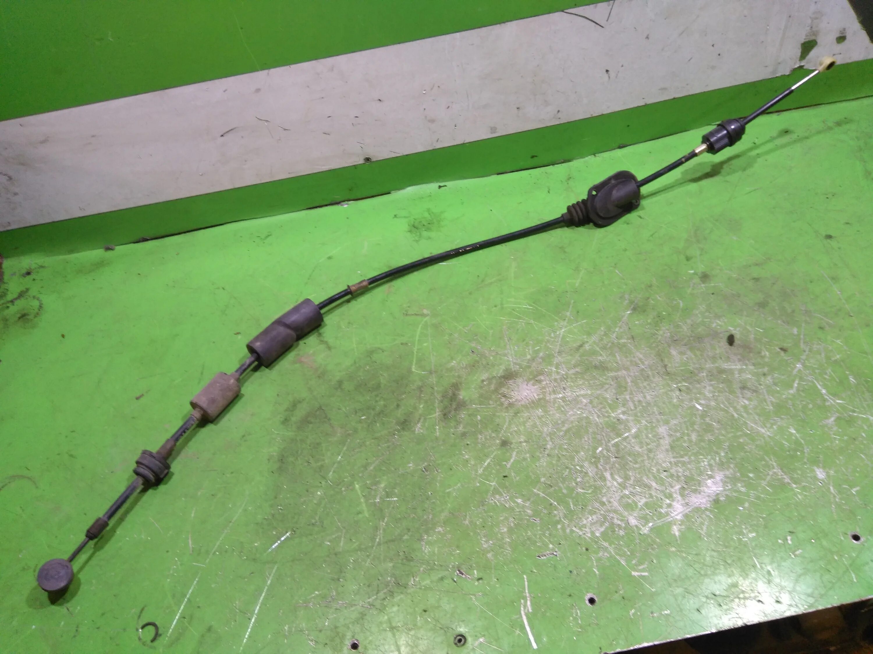 Трос ручника гранд сценик 2. Замена троса ручника grand scenic 2. Трос аварийной ручника рено гранд сценик 2. Крышка тросов ручника рено сценик 2. Замена тросов рено сценик 2.