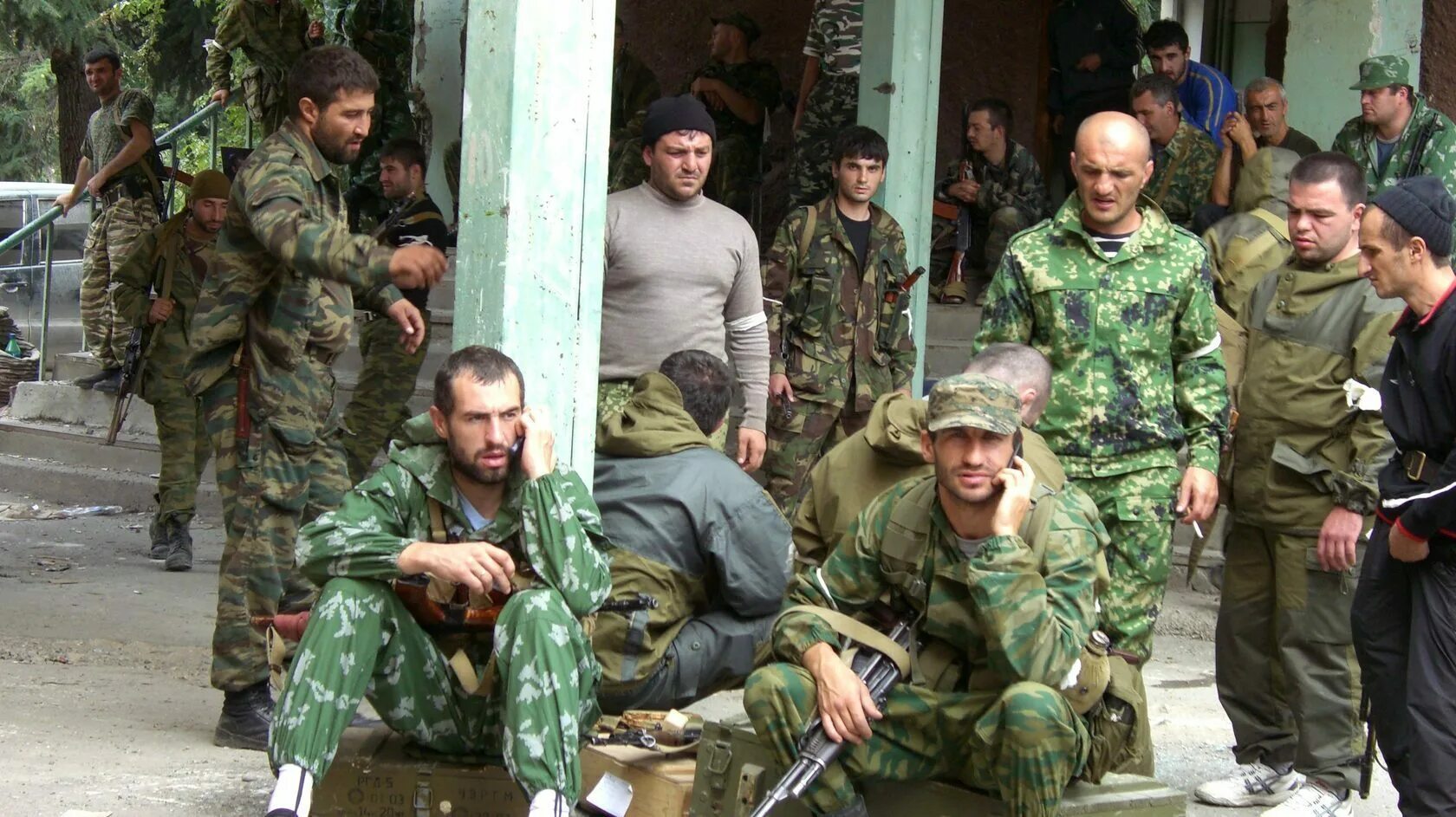 Ополченцы Южная Осетия 2008. Цхинвали 2008 грузинские солдаты. Цхинвал 2008 Грузинская армия. Грузия 2008 август