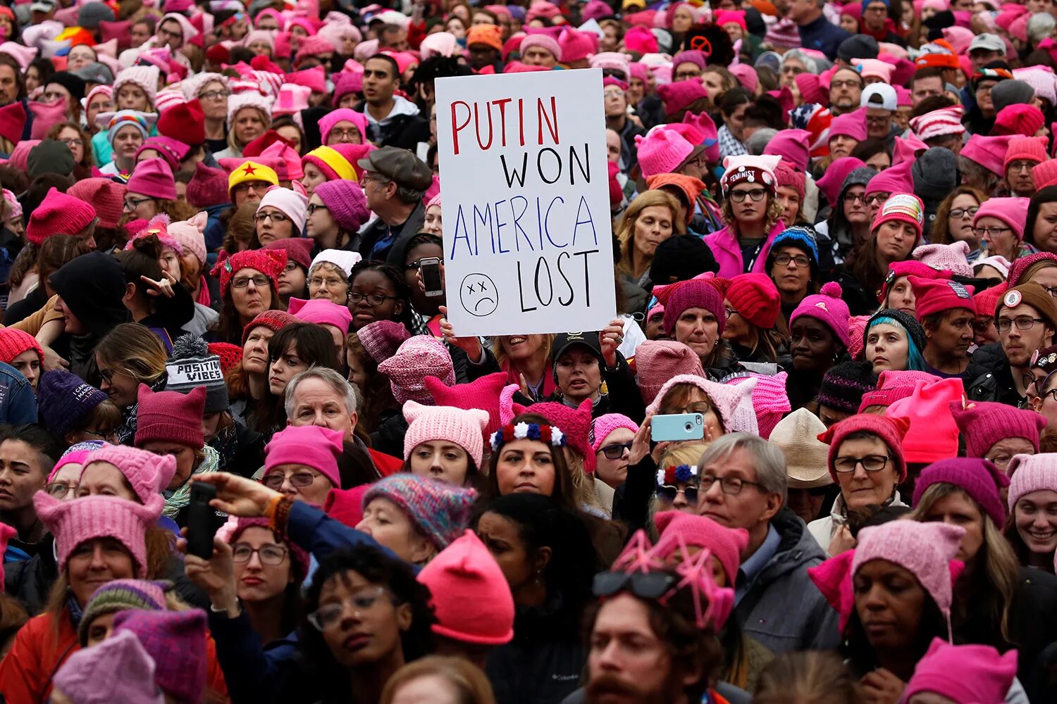Женский день в сша. Женский марш Америка. Женский марш в Вашингтоне. Марш женщин в Америке. Марш феминисток в США.