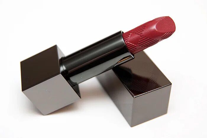 Burberry Lip Velvet 409. Burberry Lip Cover. Burberry Lip Velvet Crush Copper Pink. Помада Burberry 105 летуаль. Помада burberry