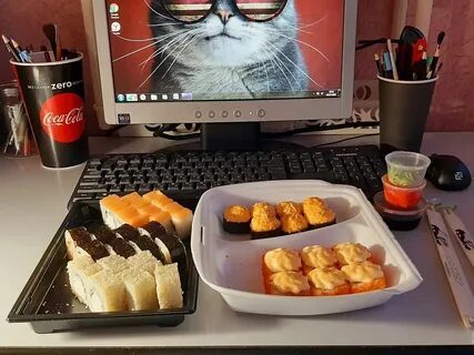 Кто чем занимается в данный момент