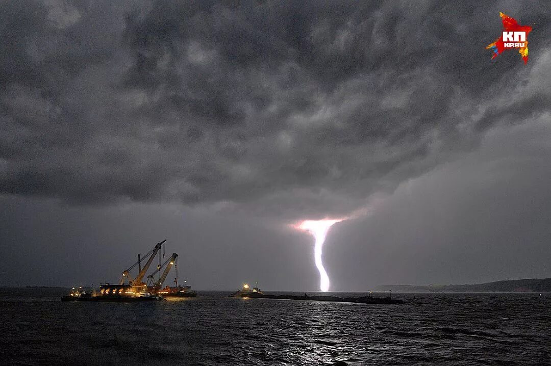 Самое мощное теплое. Шторм в Таганрогском заливе. Шторм на финском заливе. Сильный шторм на море. Море после шторма.