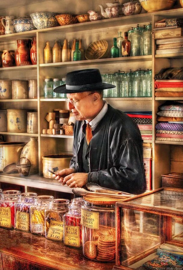 Продавщица в кондитерской. Человек на кассе. Продавец в магазине. Консультант в магазине. Кассир в супермаркете.