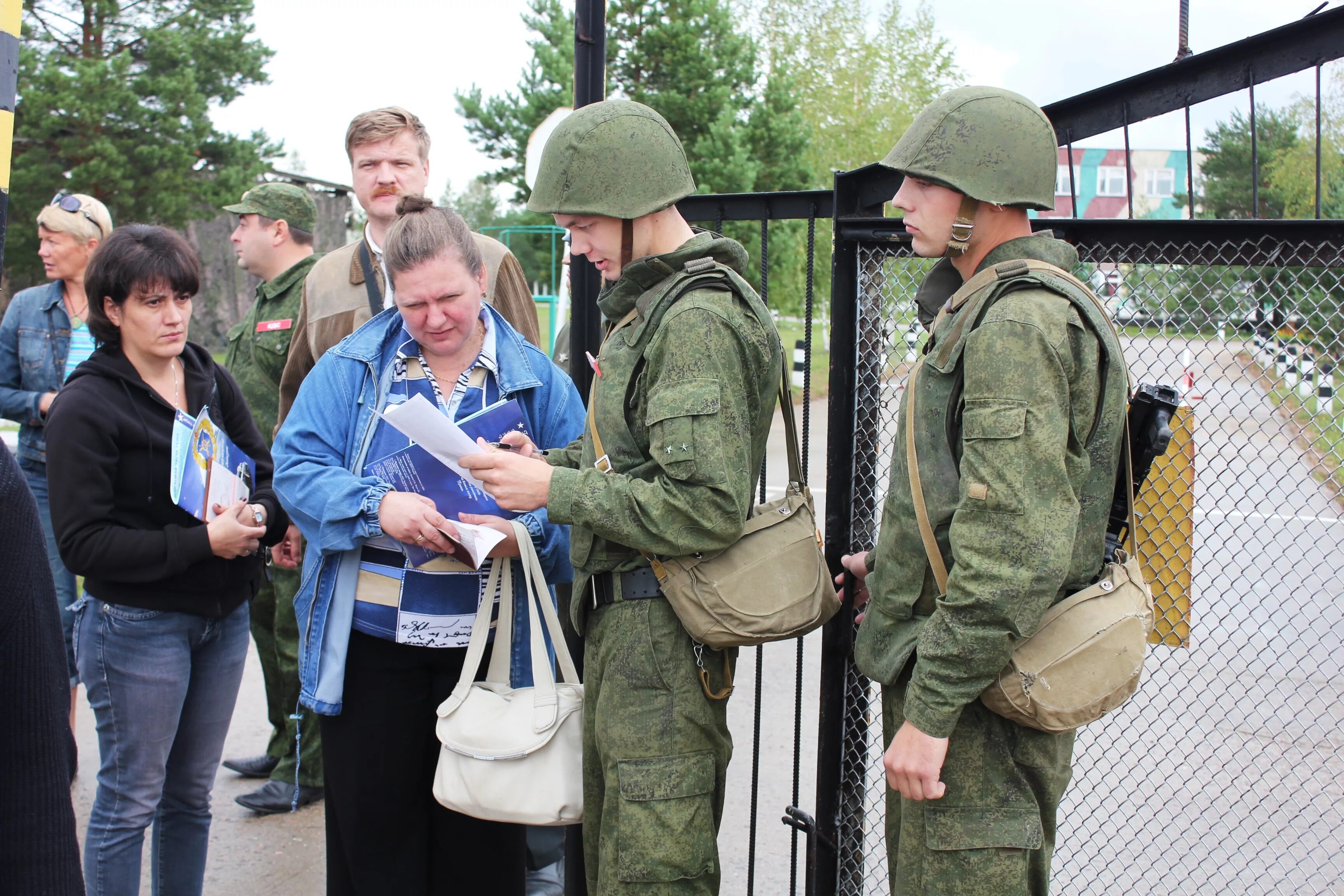 Призыв имеющих двух детей. Адаптация военнослужащих. Социальная адаптация военнослужащих. Семья военнослужащего. Посещение военнослужащих в армии.