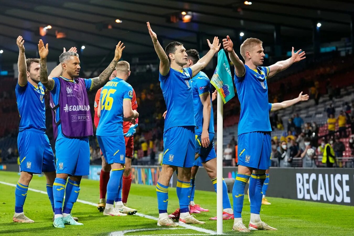 Спорт новости футбол украины. Александр Зинченко евро 2020. Украина евро 2020. Футбол сборная Шотландия Украина. Матч Украина Англия.