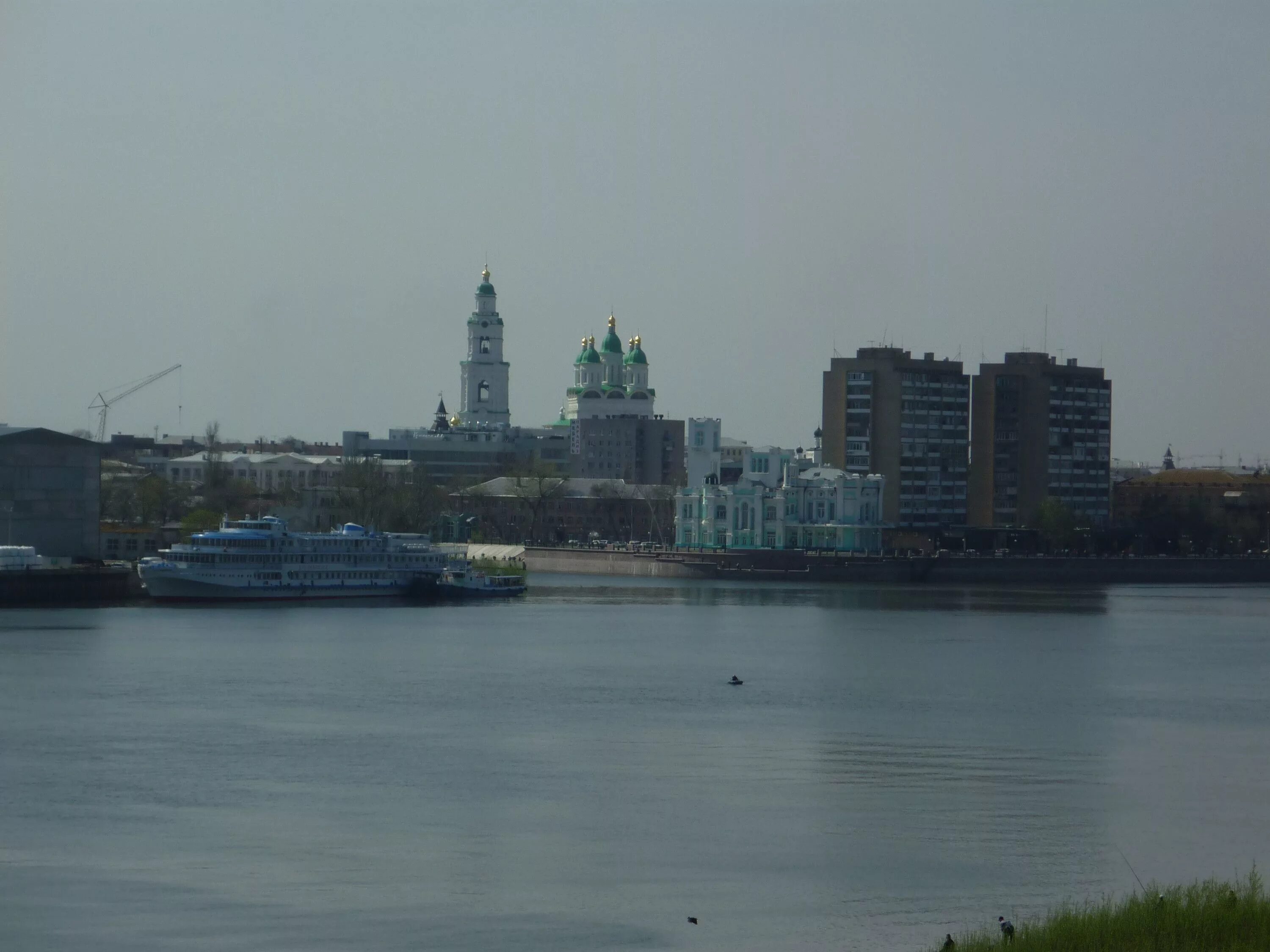 Город астрахань на какой реке. Города на волге астрахань. Астрахань река. Города на волге астрахань. Город астрахань на какой реке.