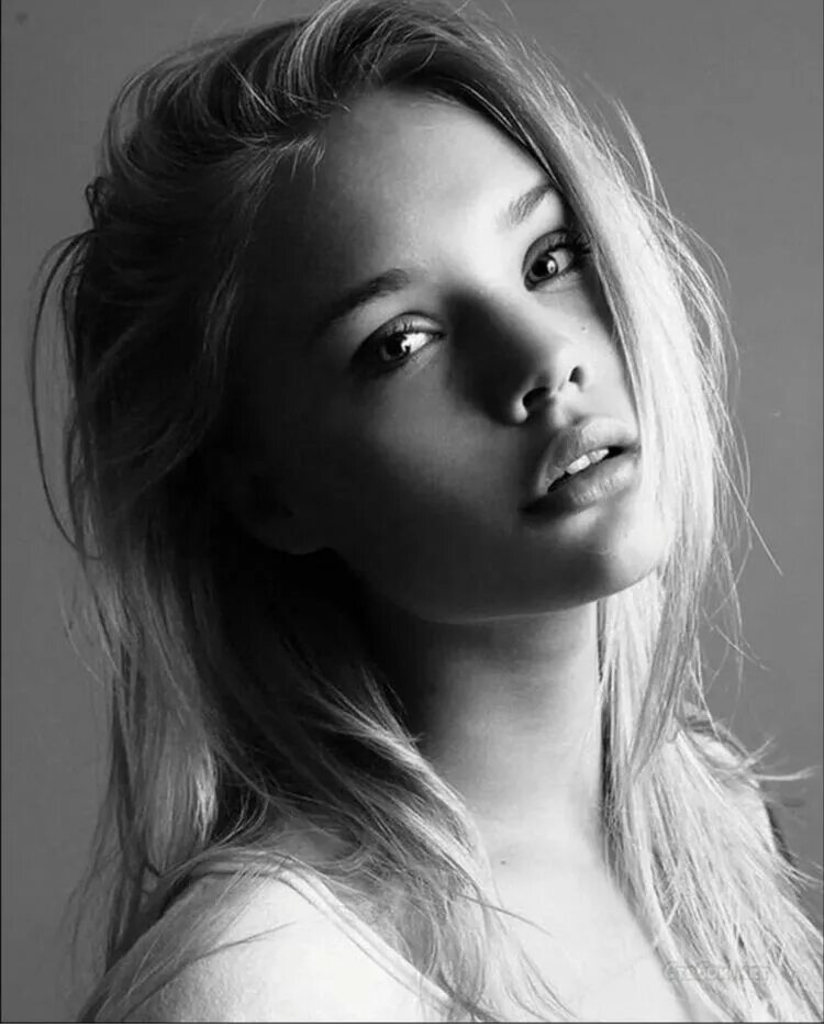 Фотки девчонок. Ангелина Маркова. Ева Степанова. Настя Казанова. Лиза Рогозина.