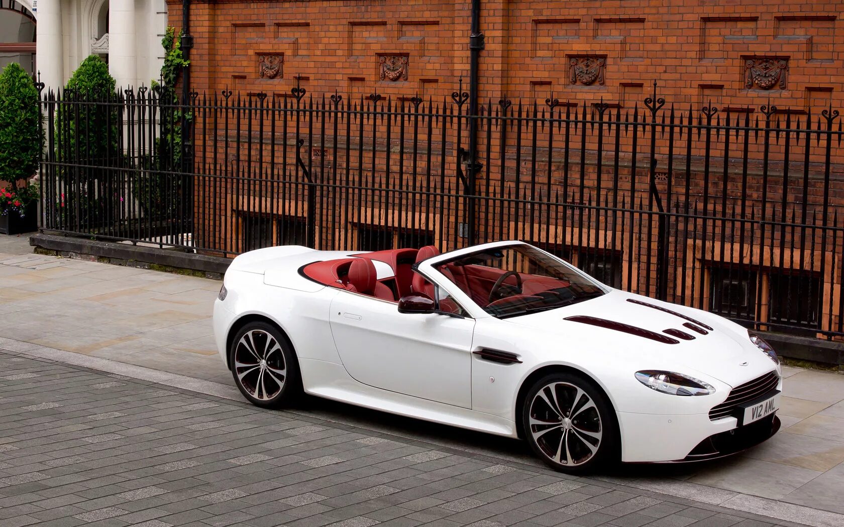 ауди q9 и аурус комендант. Hyundai santa fe 2018. Bmw самая дорогая. бежевый аурус сенат. автомобиль за 1млн.