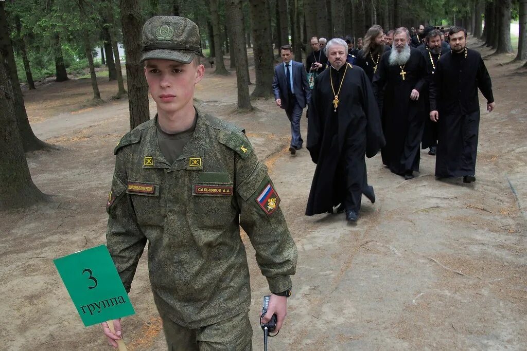 Форма военного священника. Одежда военных священников. Военная форма для священнослужителей. Военный священник униформа.