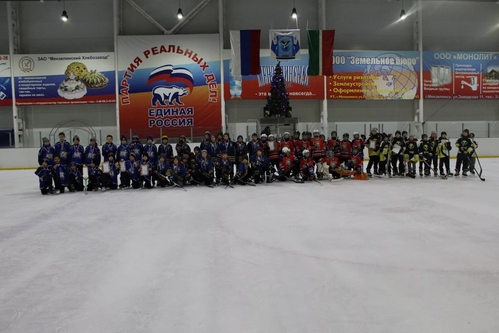 ледовый дворец юность татарск. ледовый дворец мензелинск. юность мензелинск ледовый. мензелинск спорткомплекс юбилейный. ледовый дворец мензелинск.