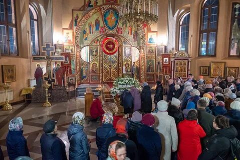 Вечерняя служба в церкви сегодня