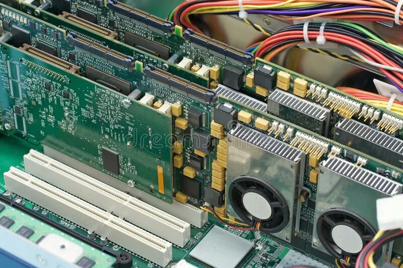 Inside the computer. Приборы внутри компьютера. Интерфейсы внутри компьютера. Компьютер внутри компьютера стоковое изображение. Зеленая штука в компьютере.