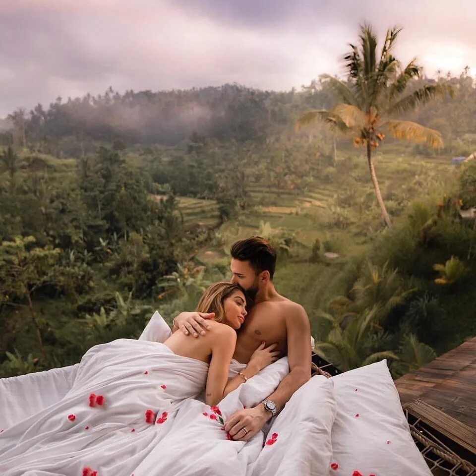 Милена бубаня. Парочка в кустах. Страсть на природе. Ярослава кузнецова. Романтик на крыше.