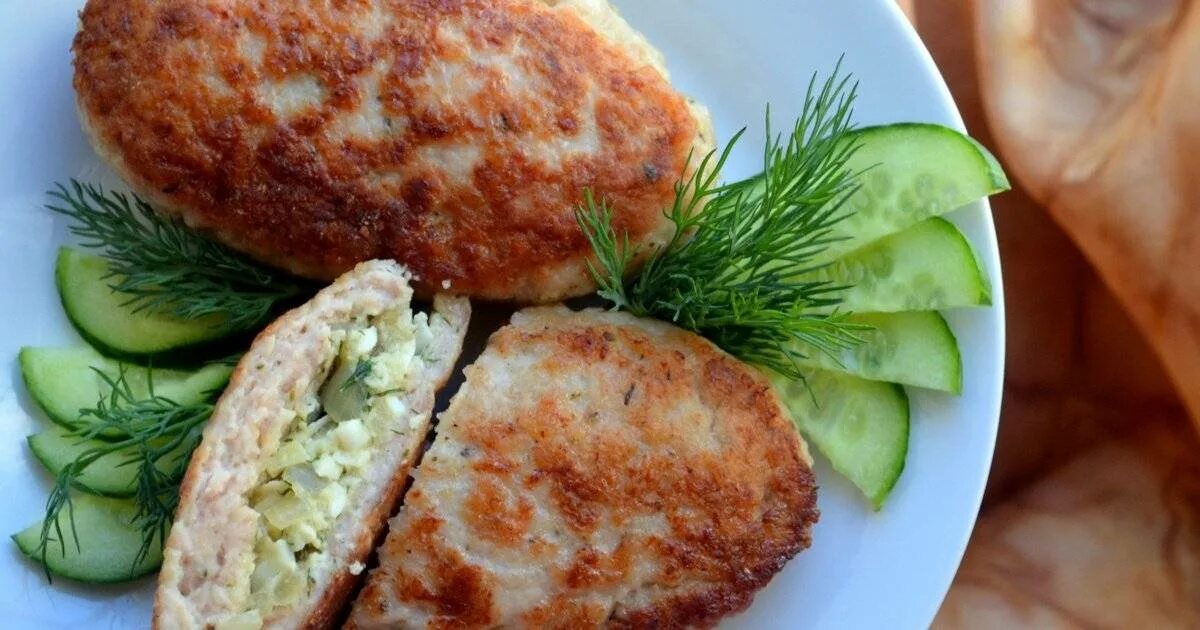 Зразы мясные с яйцом и луком. Рыбные зразы тилапия. Зразы, фаршированные яйцом. Зразы куриные с яйцом. Как приготовить зразы рецепт