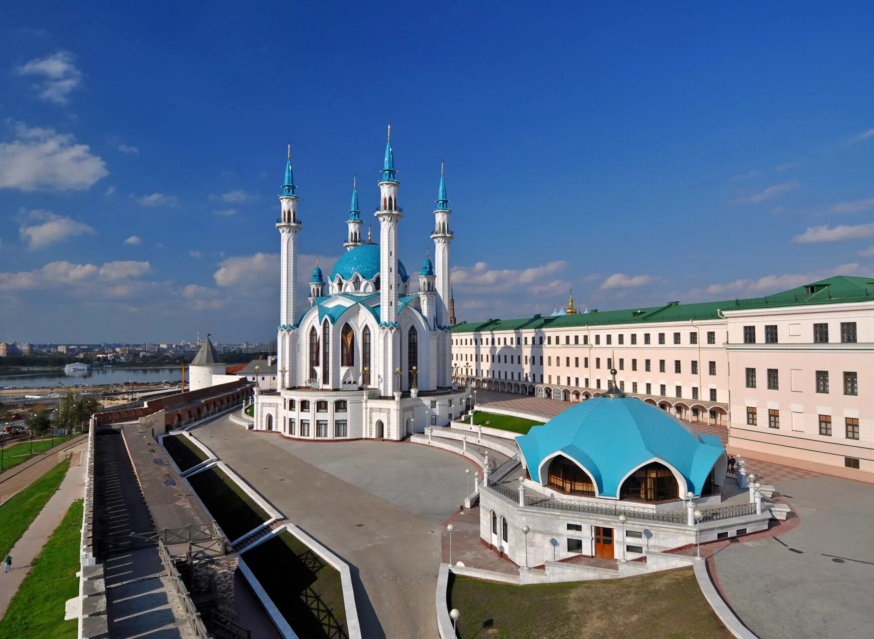 Сегодня в татарстане какой. Мечеть кул Шариф. Казанский Кремль достопримечательности Казани. Скол Шариф Казанский Кремль. Мечеть кул Шариф- Главная мечеть Казани и Татарстана.