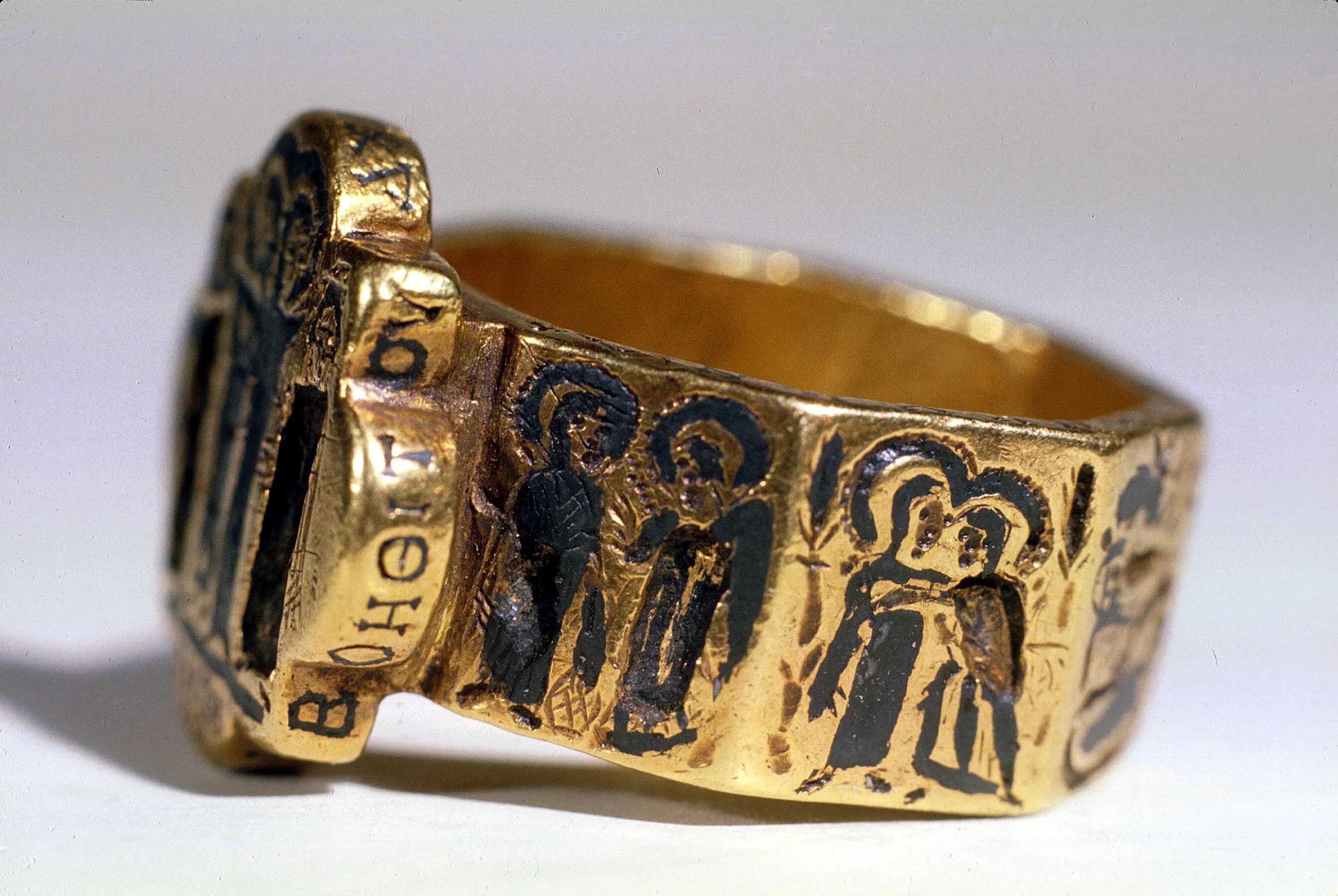 Перстень Византия золото. Кольцо Византия. Византия обручальное кольцо, VII век. Перстень императора Византии.