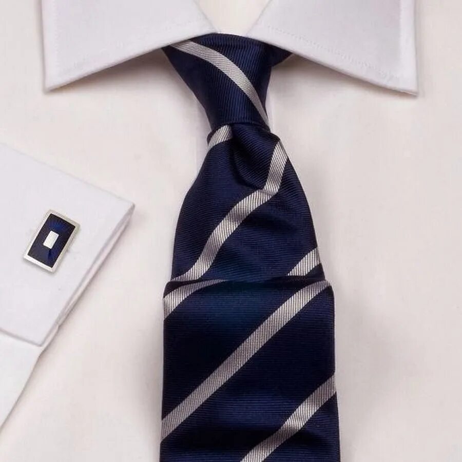 Запонка для галстука. Запонка рубашка и галстук. Рубашка с галстуком. Галстук с узором.