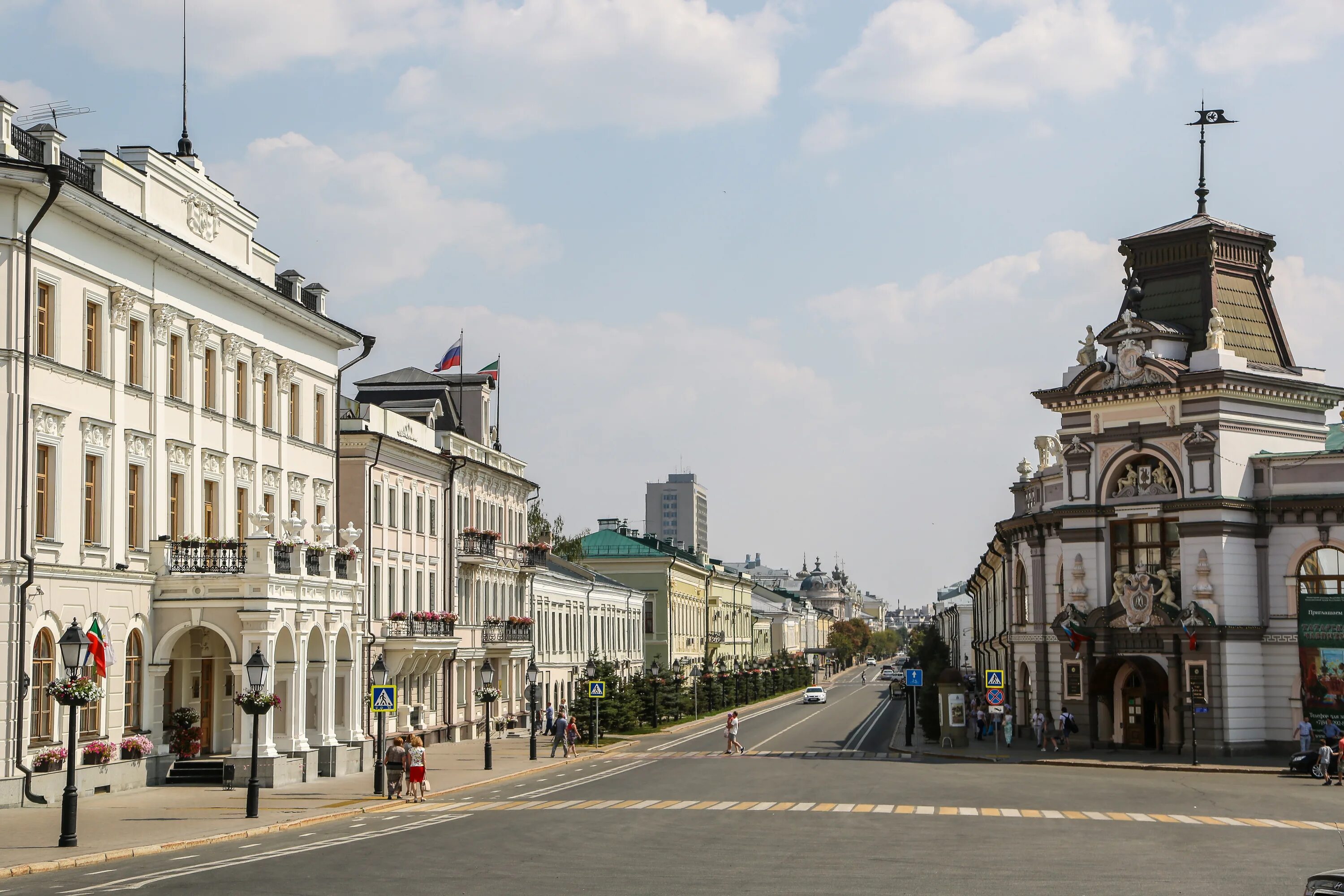 Улица Баумана Казань. Казань ул Баумана Кремль. Архитектура Казань Баумана. Казань улица Кремлевская национальный музей.