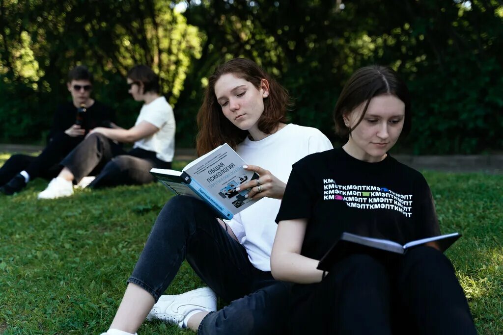 Передовая экономическая школа. Передовая экономическая школа. Передовые инженерные школы логотип. Имэс и кмэпт. Основные экономические школы.