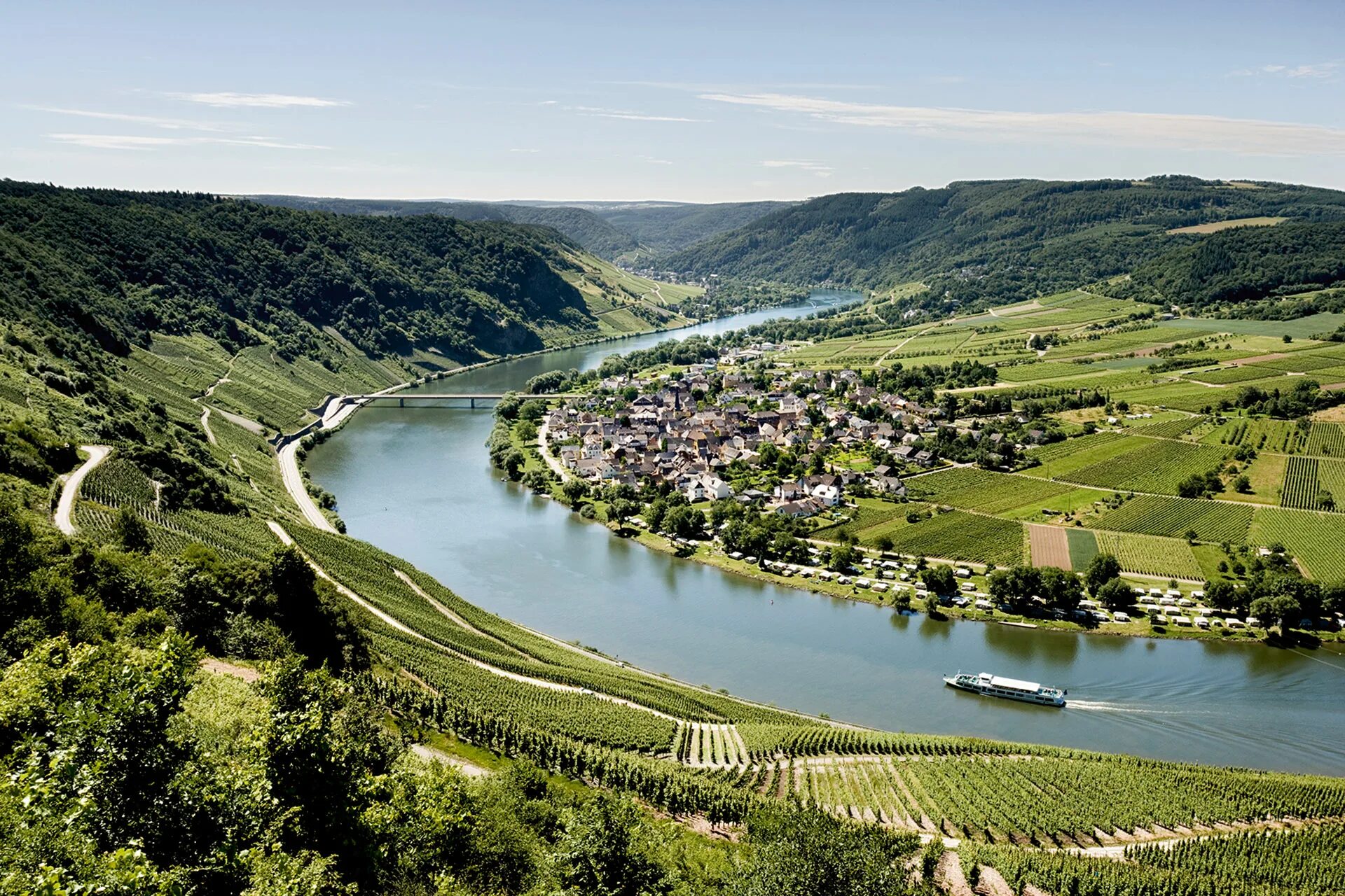 Как называется река германии. Rhein река в Германии. Долина Рейна в Германии. Река Рейн во Франции. Долина Рейна во Франции.