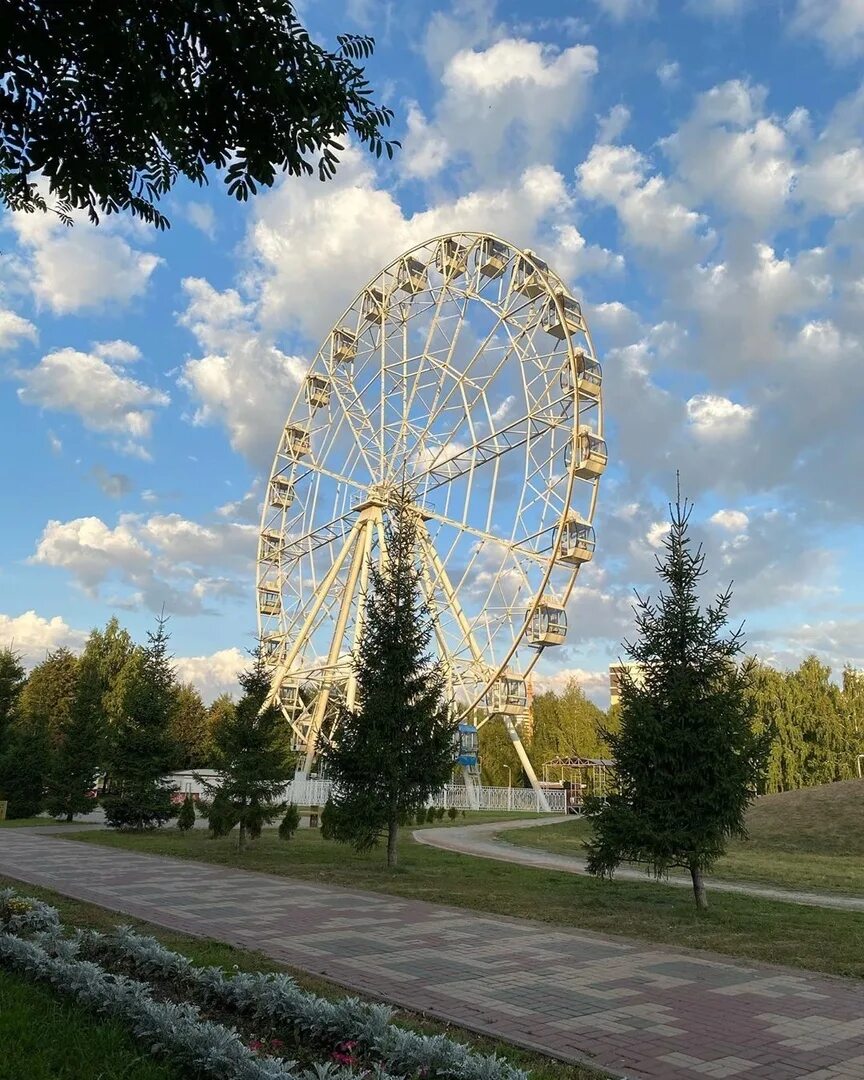 Колесо обозрения симферополь. Колесо обозрения ставрополь парк победы. Колесо обозрения ставрополь центральный парк. Ессентуки колесо. Аттракционы в ессентуках.