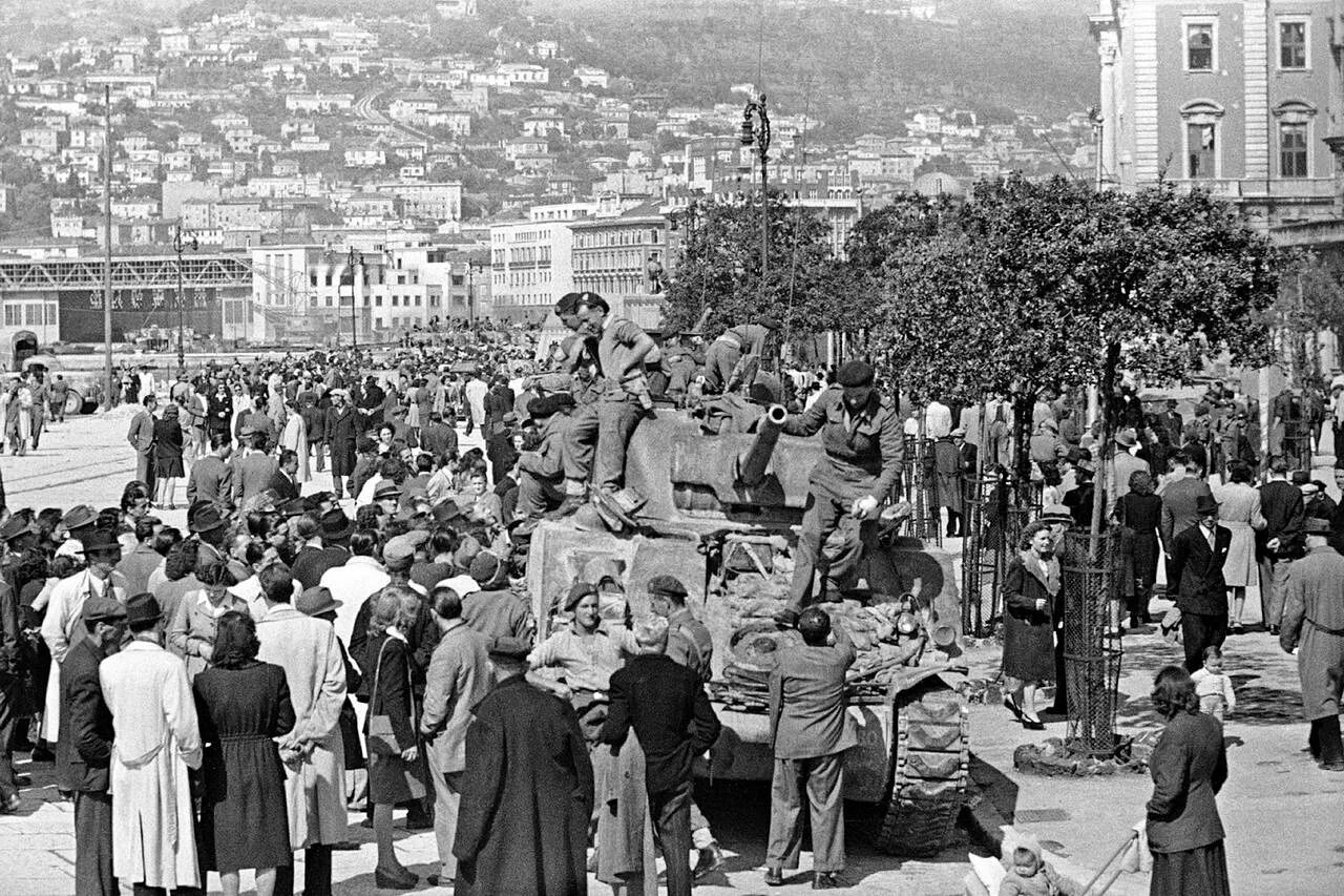 Италия 1930 годы. Триест 1945. капитуляция италии 1943. триест 1954. италия 1943.