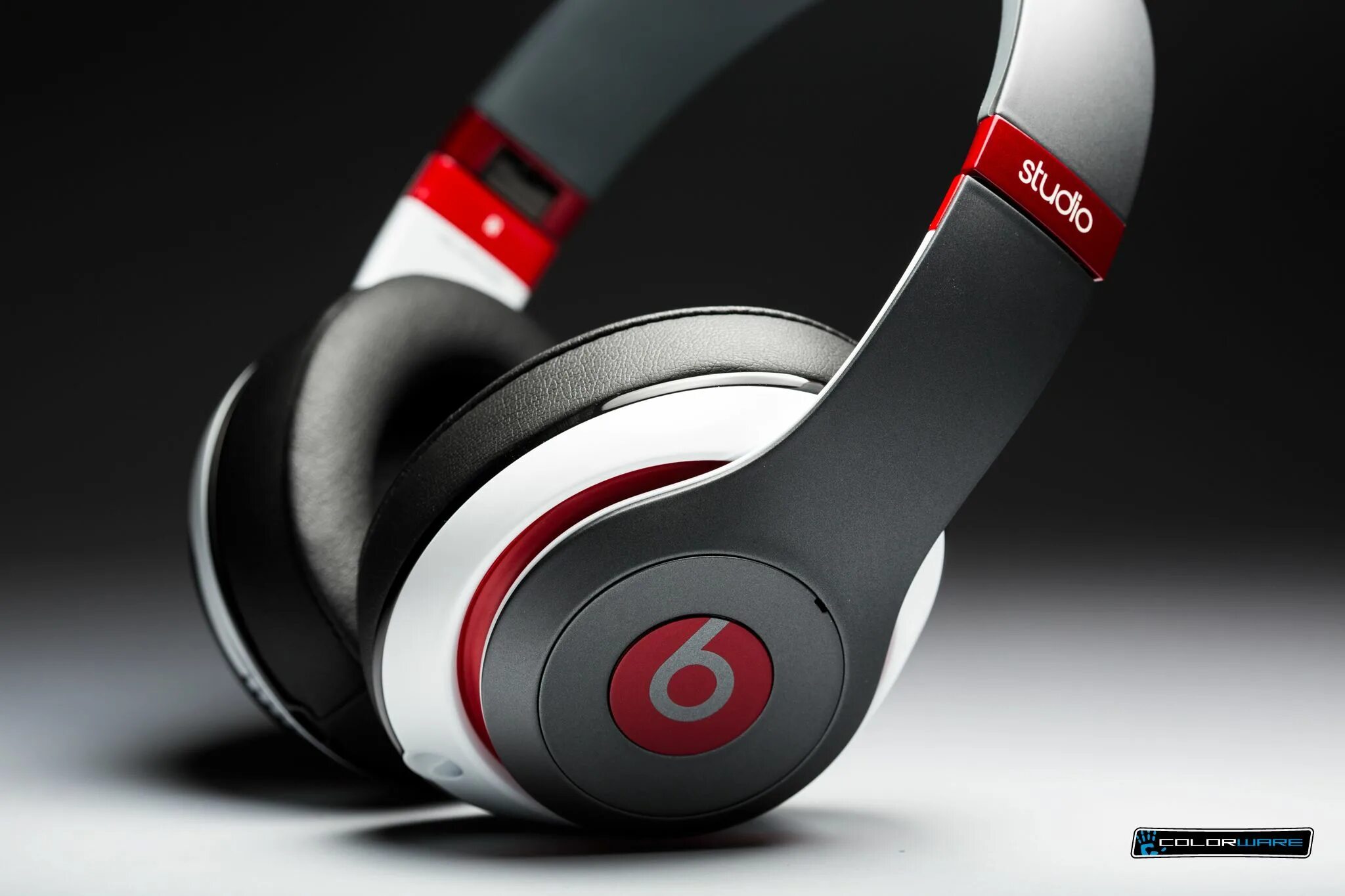 Beats реклама. Beats by Dr Dre. Beats TWS наушники. Наушники Monster Beats Studio Buds. Наушники Битц или Маршалл.