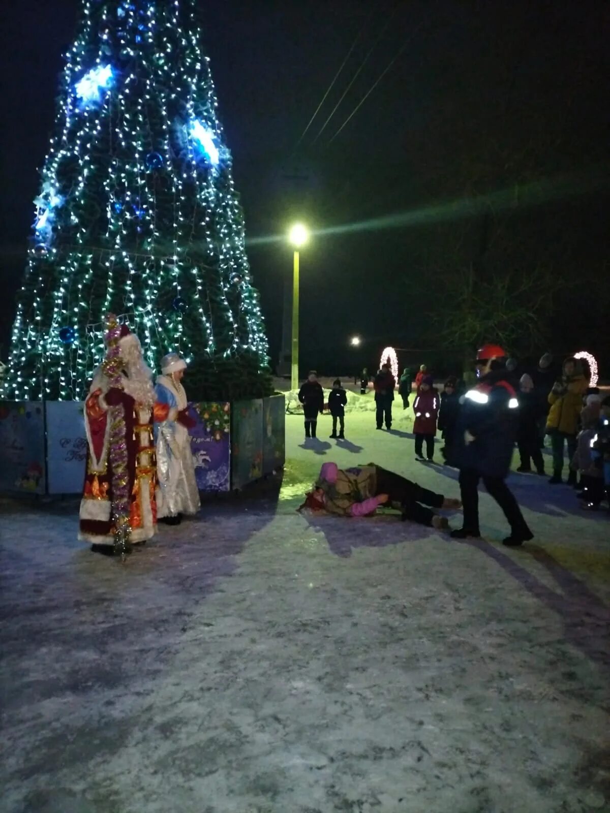 Lida новогодняя. Зажгли главную елку. Зажгли главную елку. Волшебная новогодняя елка. Главная елка 2022.