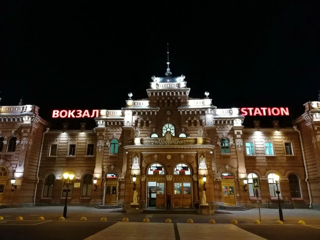 Пл 1а. Железнодорожный вокзал Казань-1, Казань. Привокзальная площадь вокзала Казань. Привокзальная площадь 1а Казань ЖД вокзал. Казань ЖД вокзал Казань 1.