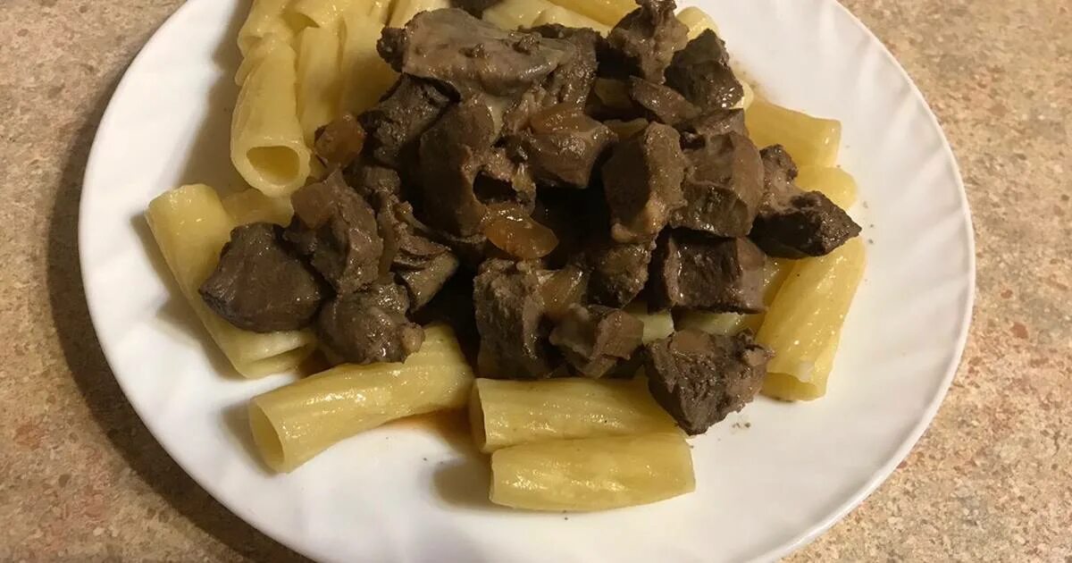 Подливка из сердца говяжьего. Блюда из говяжьего сердца. сердце говяжье тушеное. подлива из сердца говяжьего. говяжье сердце с подливкой.