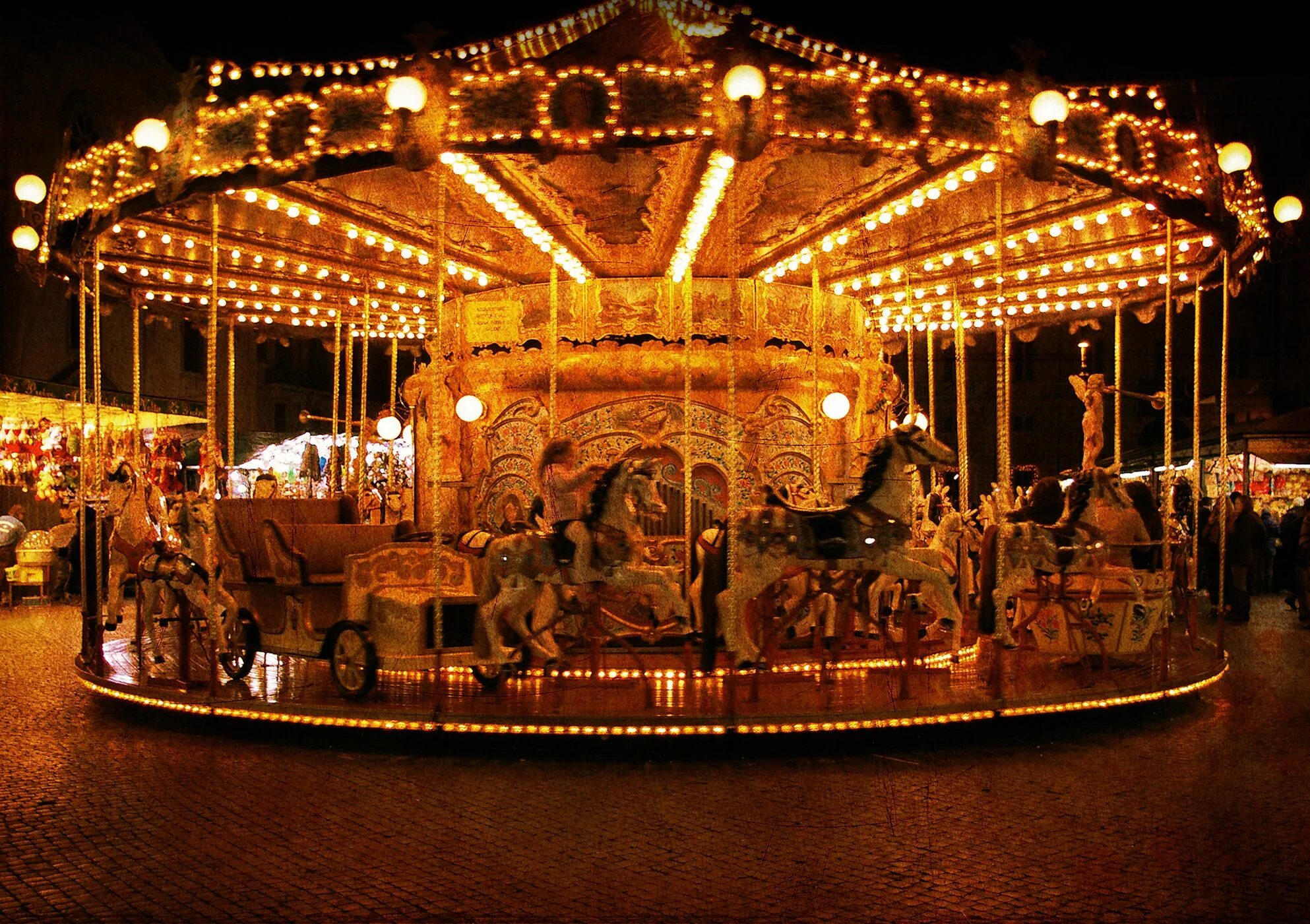 Merry go Round Карусель. Merry go Round Карусель общий вид. Карусель с огнями и другими животными. Merry go Round Carousel @ Griffith Park.