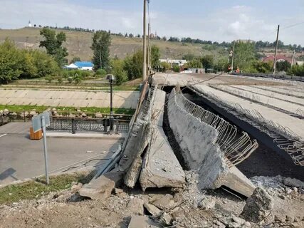 Рухнул мост через реку