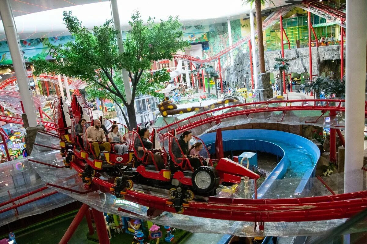 Центр парк аттракционы. Европа централ парк курск. Парк аттракционов play ventura курск. Центр парк аттракционы. Калининград центральный парк карусели.