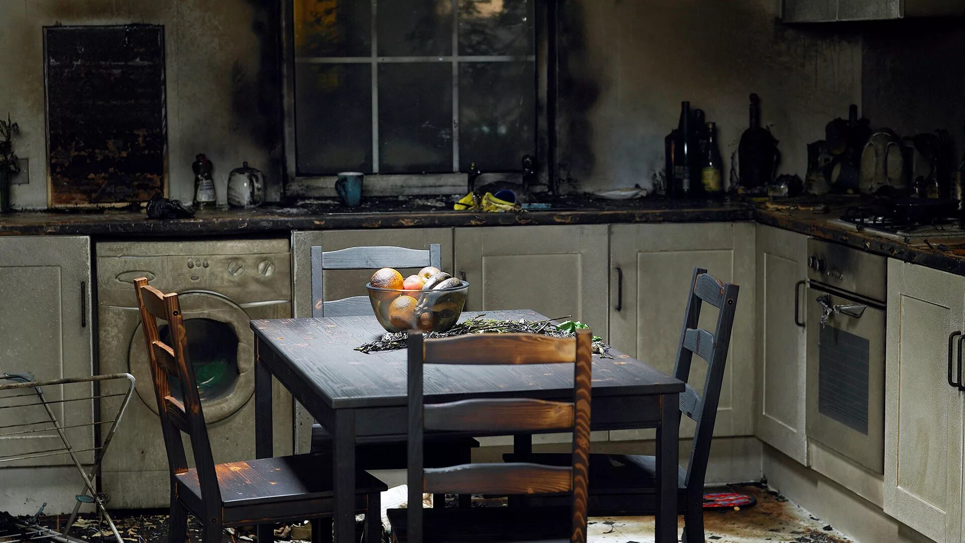 Воняет в комнате. Кухня после пожара. Квартира после пожара. Сгорела кухня в квартире.