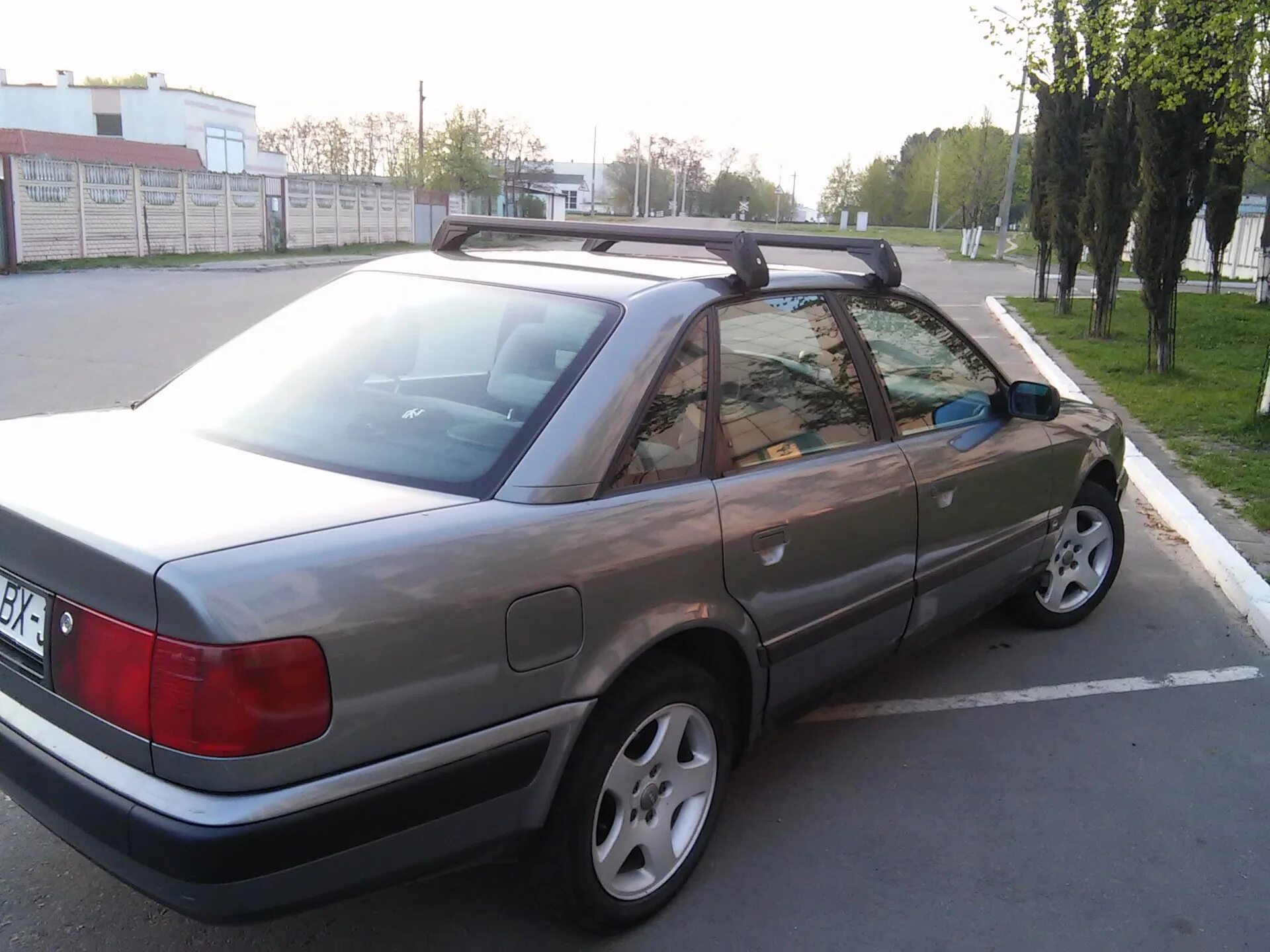 Audi 80 b3 багажник на крышу. Ауди 100 с3 багажник. Багажник на крышу ауди 100 с3. Ветровики на дэу нексия. Багажник на крышу audi 100 c3.