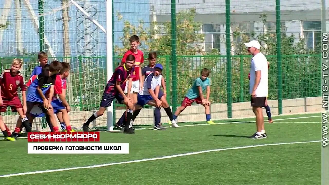 Школа 35 самара. Школа 35 футбол. Школа 35 футбол. Матч по футболу между школами 1517 и 138. Мини футбол в школу тольятти.